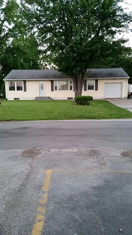 810 Mill St photo 1