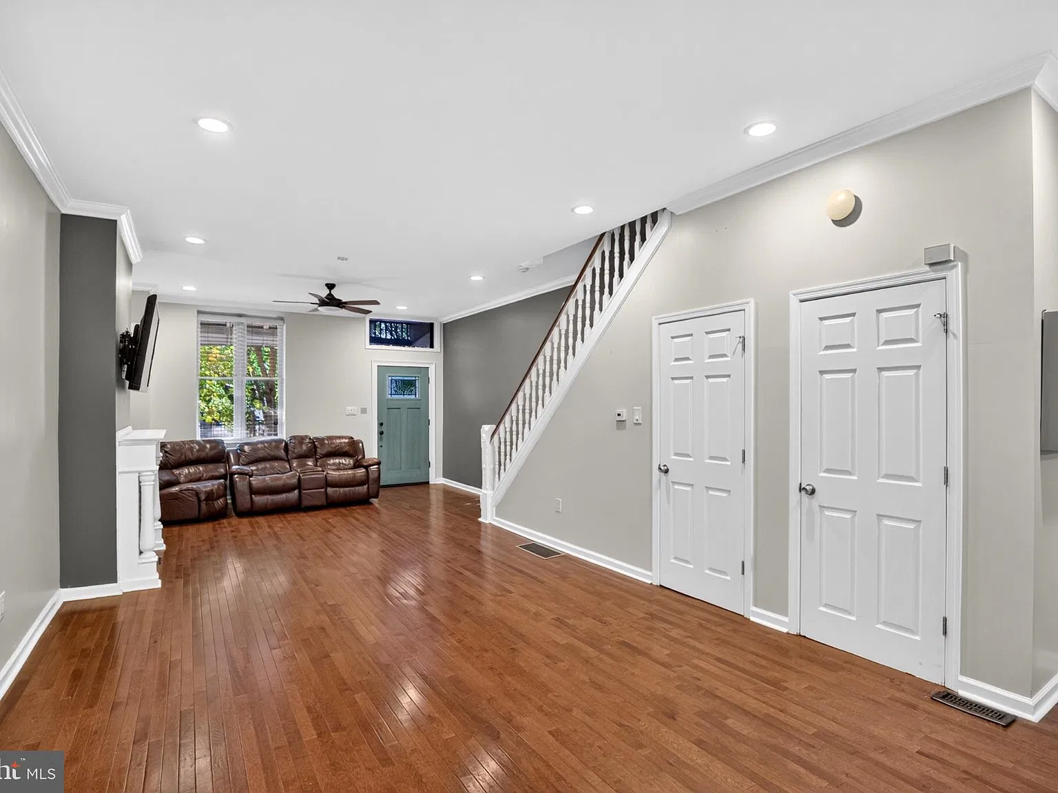 4 bed, 1.5 bath, 2029 sqft, $2,400 — Photo 4