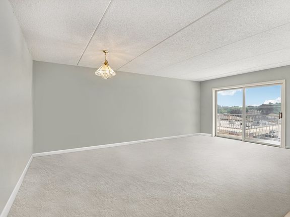 2nd image of 4534 N Cumberland Ave Unit 301