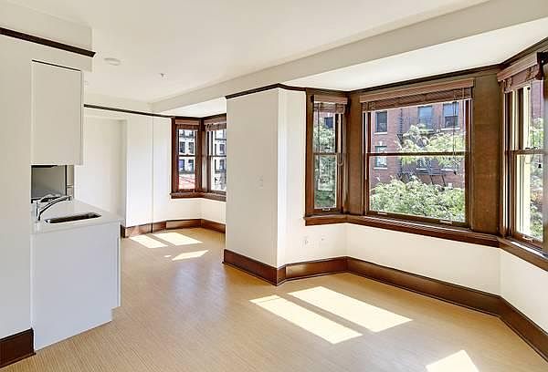 1st image of 669 S King St #326