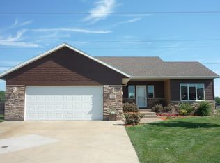 175 Dongola Ln, Shakopee, MN 55379