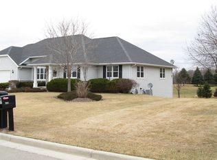 402 Ridgeway Dr, Brillion, WI 54110