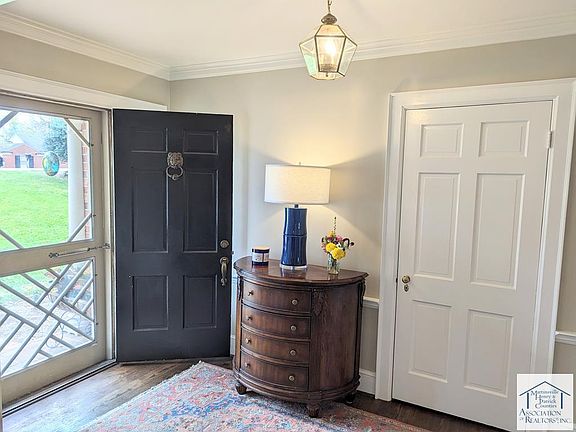 4th image of 1104 Knollwood Pl