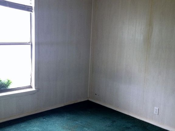 5th image of 1054 Highland Dr