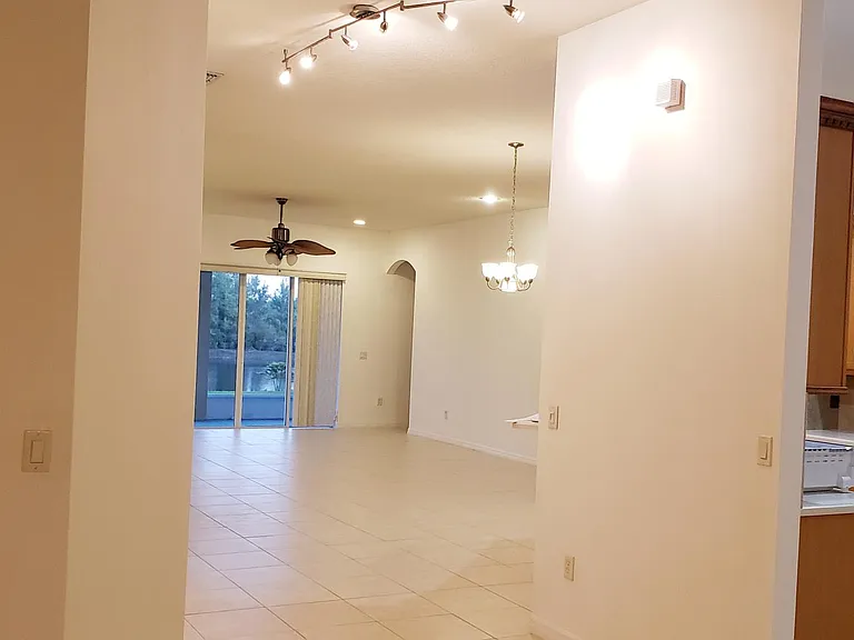 9010 Cormorant Ct — Photo 18