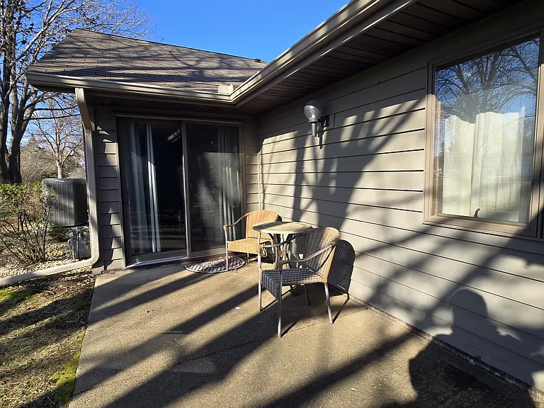 138 Sargent Dr #1 — Photo 5