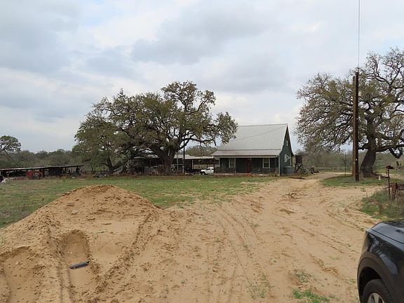 3rd image of 678 Tank Hollow Rd