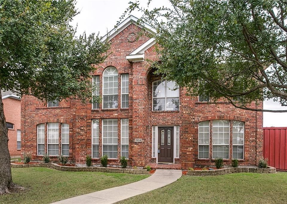 House sits on a lovely corner lot at Westchase & Idlewood