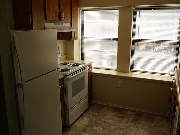 4th image of 3233 Harrison St APT 2B