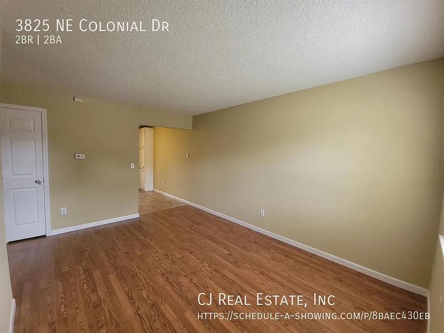 Building Photo - 3825 NE Colonial Dr