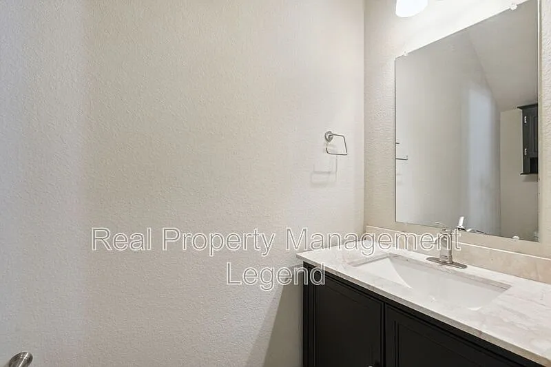 3 bed, 2.5 bath, 2292 sqft, $2,795 — Photo 4