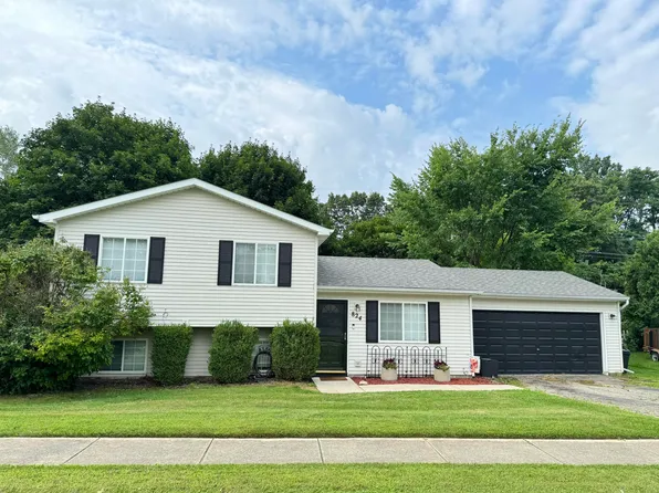 824 Town Trl, Pinckney, MI 48169