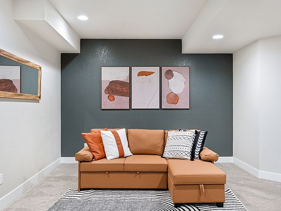 Bright modern house with stylish living room, comfy seating, and tasteful decor. Fully equipped kitchen and spacious rooms, perfect for long stays with family or friends. Book your relaxing vacation home now! #ModernHouse #LongStay