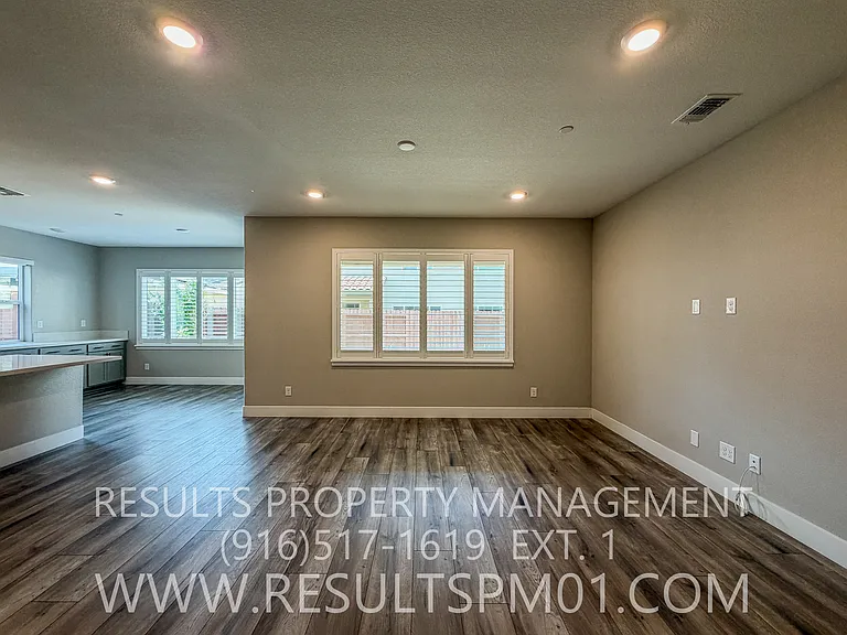 587 River St — Photo 12