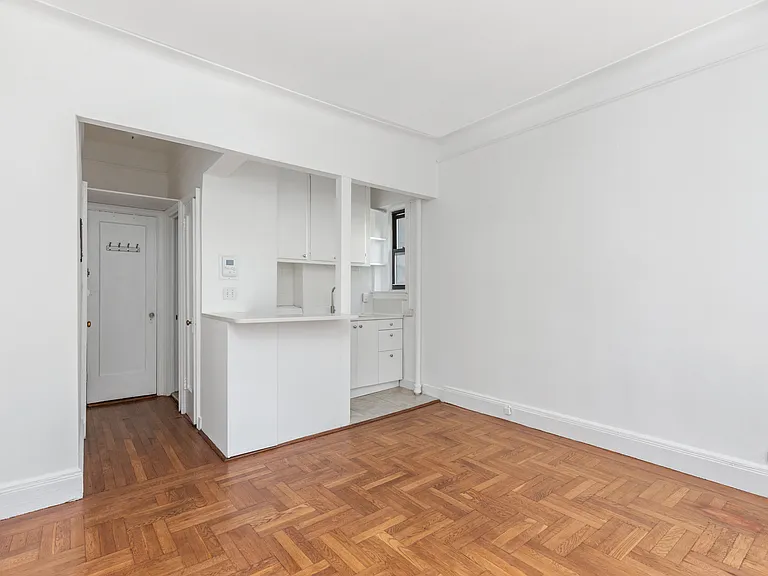 317 E 18th St #2D — Photo 5