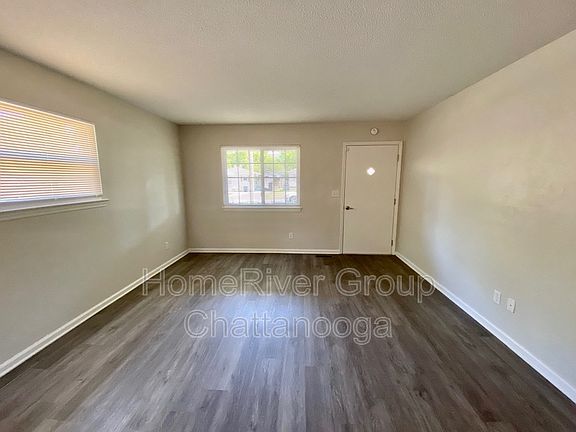 5th image of 6012 Wellworth Ave