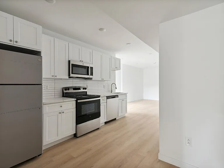 5102 Arch St — Photo 4