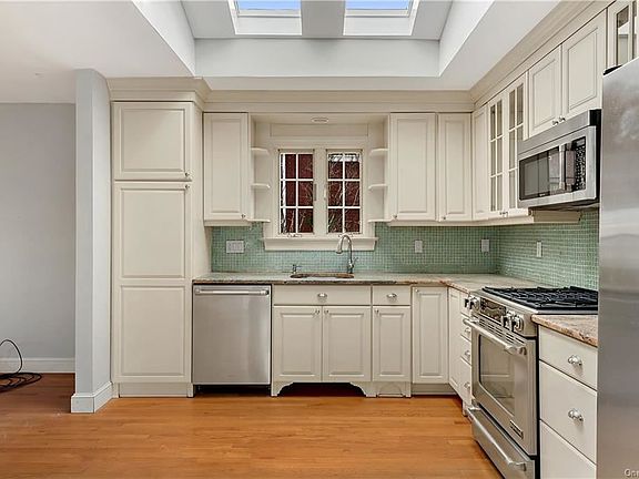4th image of 42 Saratoga Ave