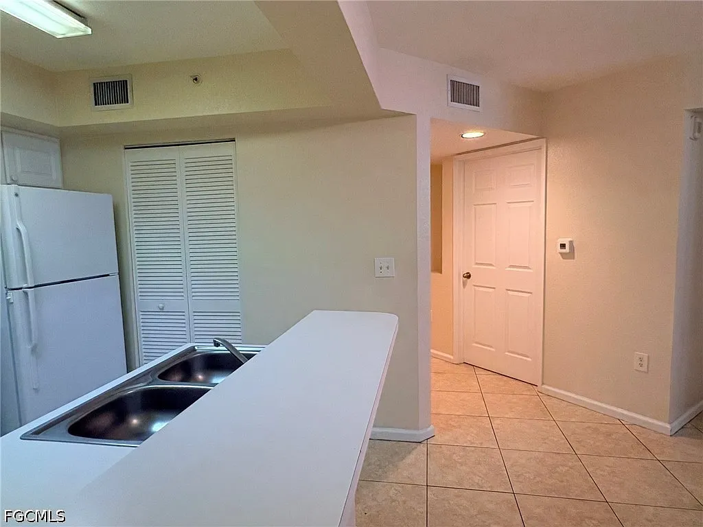 1 bed, 1.0 bath, 697 sqft, $1,100 — Photo 4