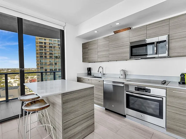 121 NE 34th St #2016 — Photo 9