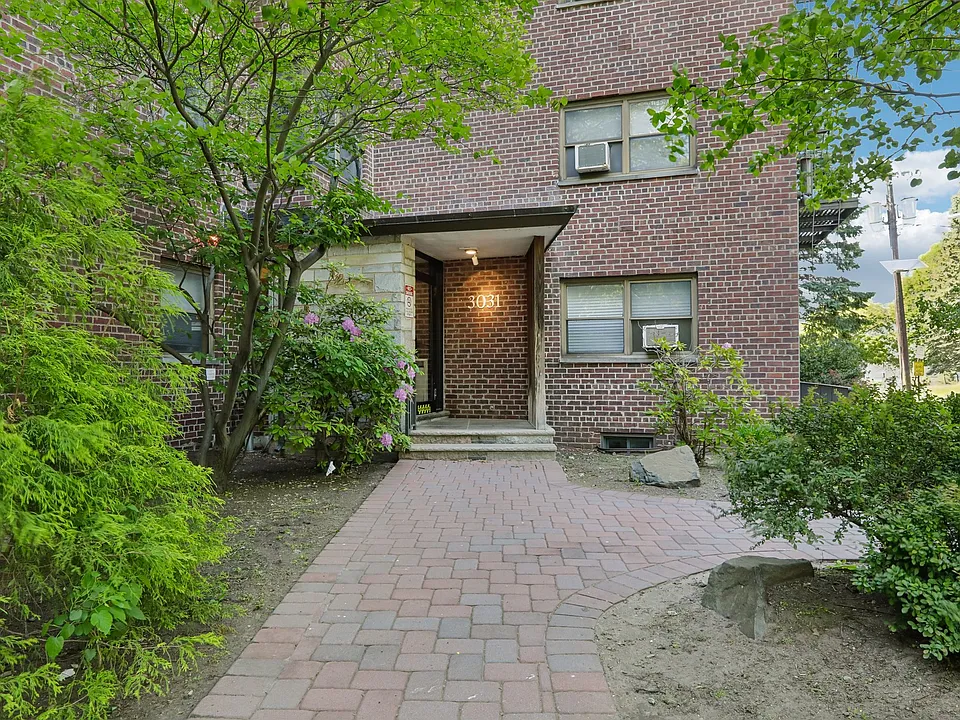 3031 Edwin Ave #4H