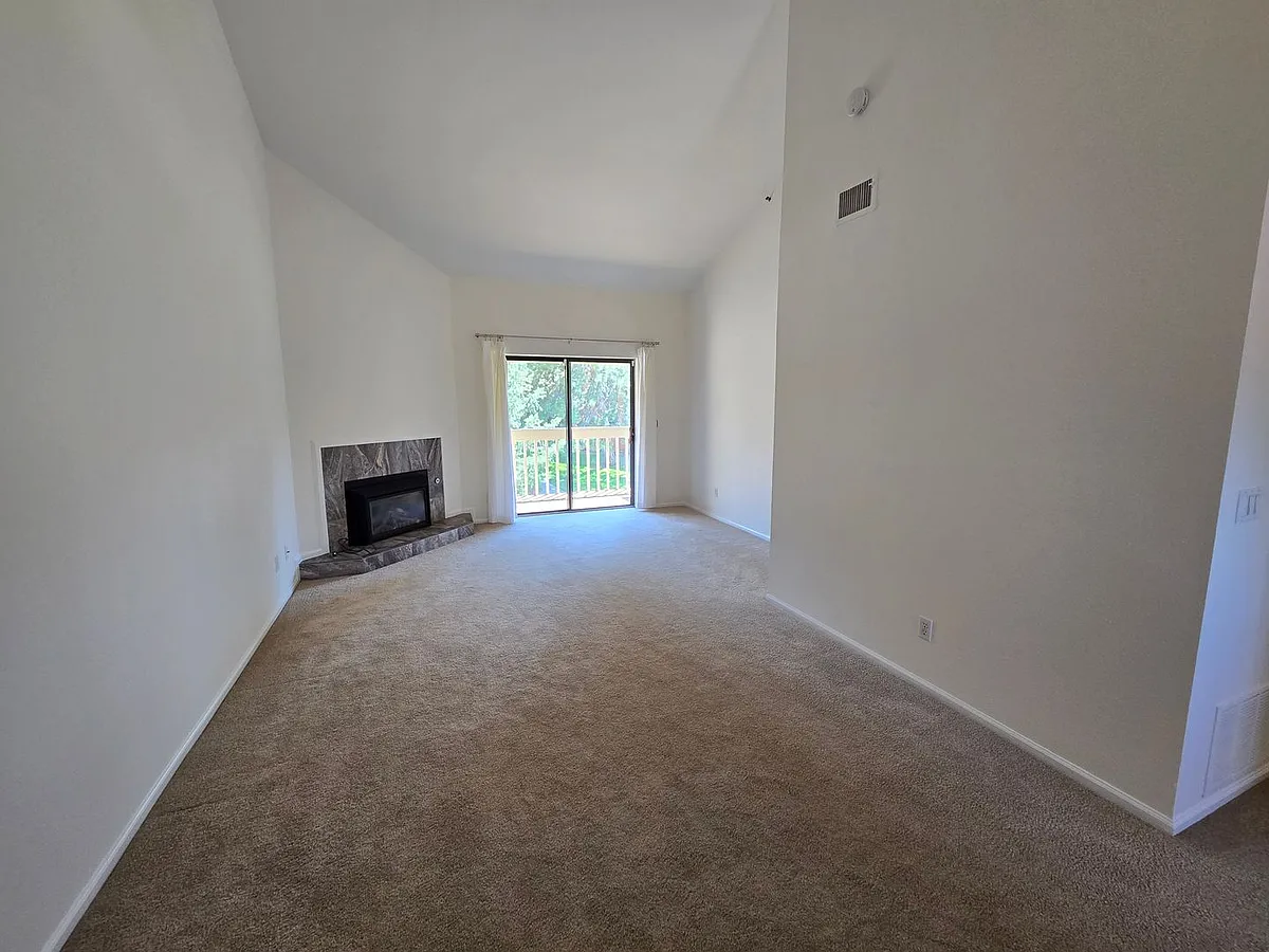 Building Photo - 595 Manhattan Dr #203