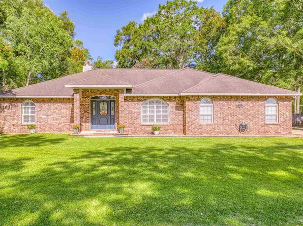 1815 Knight Cir, Cantonment, FL 32533