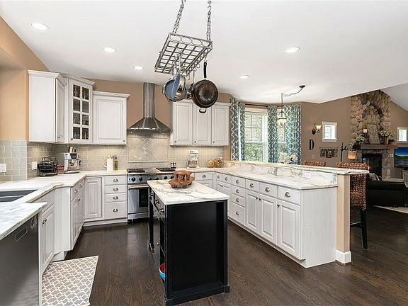 3rd image of 26938 NE Virginia St