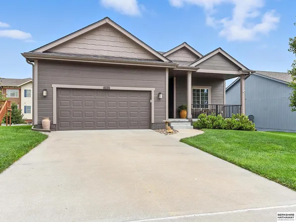 6626 Michael Cir, Papillion, NE 68133