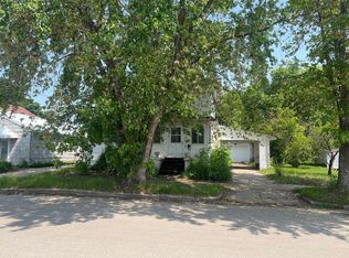 714 E 11th St, Winona, MN 55987