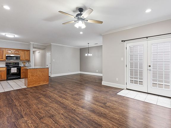 5th image of 504 Oakridge Dr