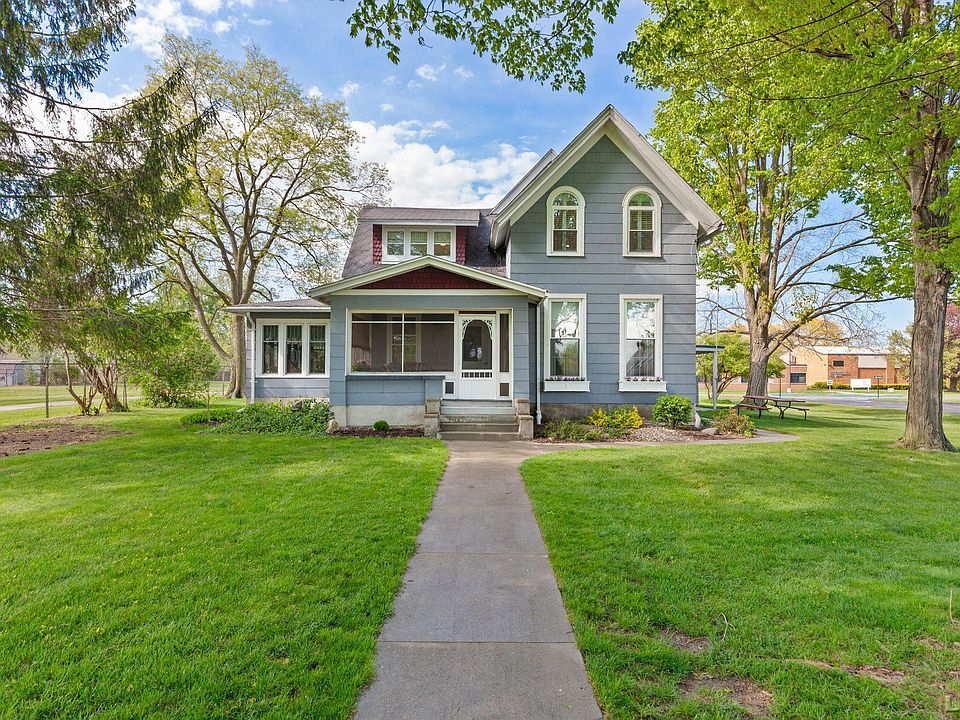 1st image of 588 W Maple Ave