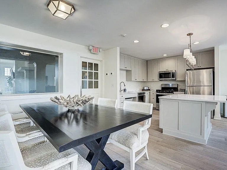 Sunscape Apartments — Photo 43