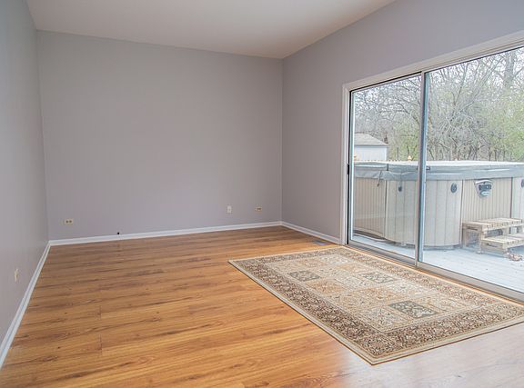 5th image of 30W070 Huntington Dr