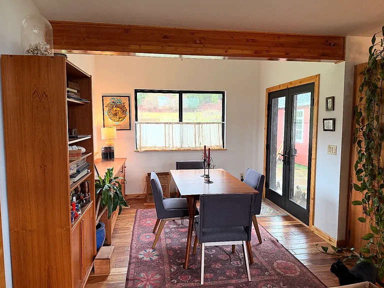 Breakfast nook with previous tenants furniture