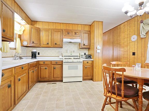 3rd image of 1302 Breezy Dr Lot 51