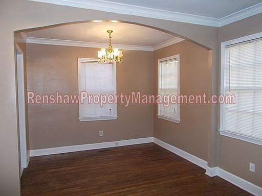 3rd image of 207 N McLean Blvd
