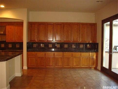 4th image of 412 Bailey Ct