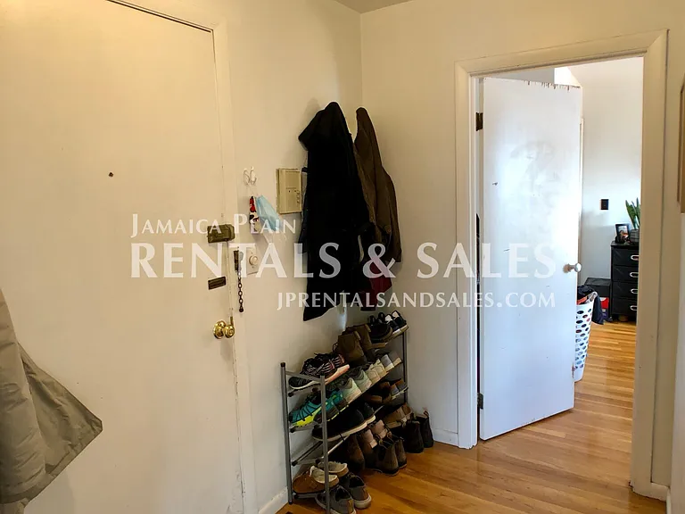 594 Centre St #5 — Photo 10