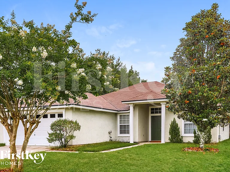 1220 Maclaren St — Photo 3