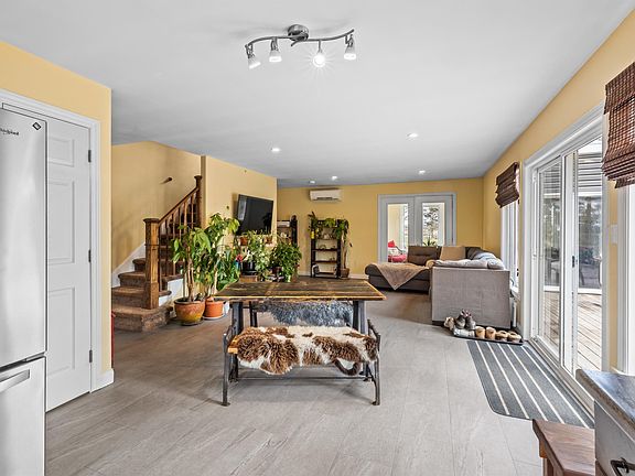 4th image of 16 Levine Ln