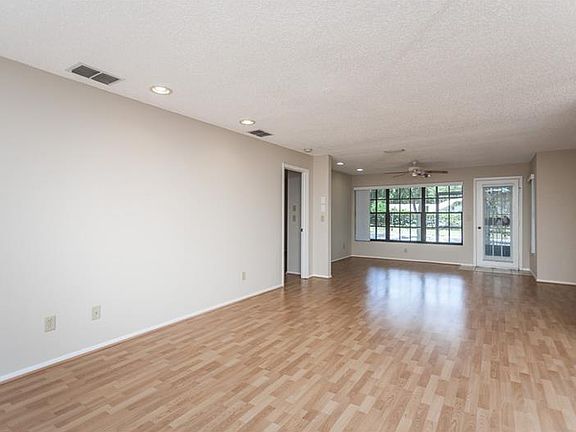 5th image of 1449 Pheasant Creek Dr