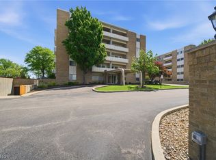 2039 Wooster Rd #21, Rocky River, OH 44116