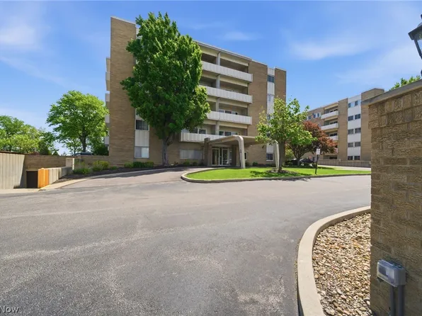 2039 Wooster Rd, Rocky River, OH 44116