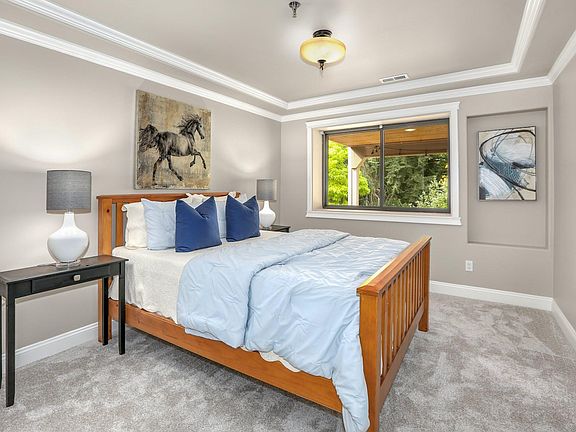 5th image of 3045 Bellevue Way NE