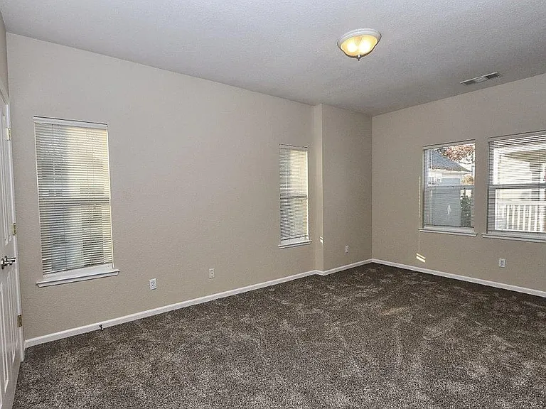 upstairs bedroom also had private bath room
