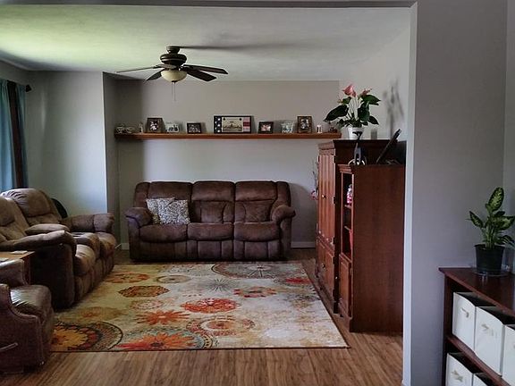 3rd image of 404 McEwen Dr