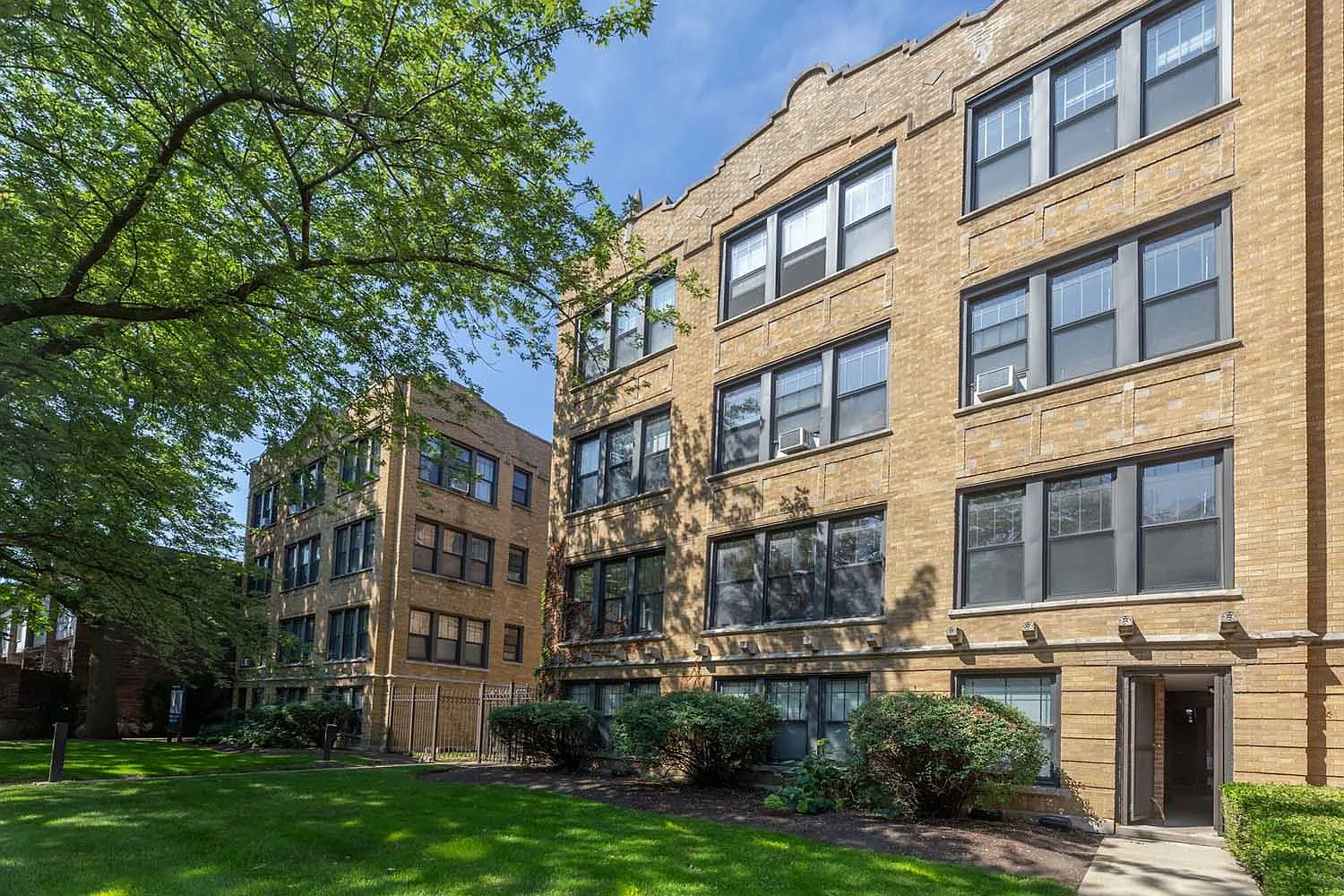 Woodlawn Court — Photo 2