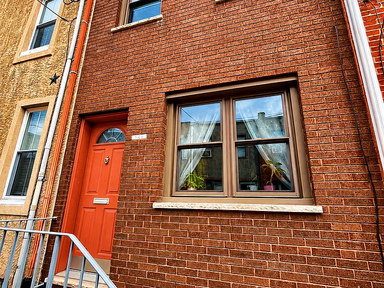 623 Sears St — Photo 1
