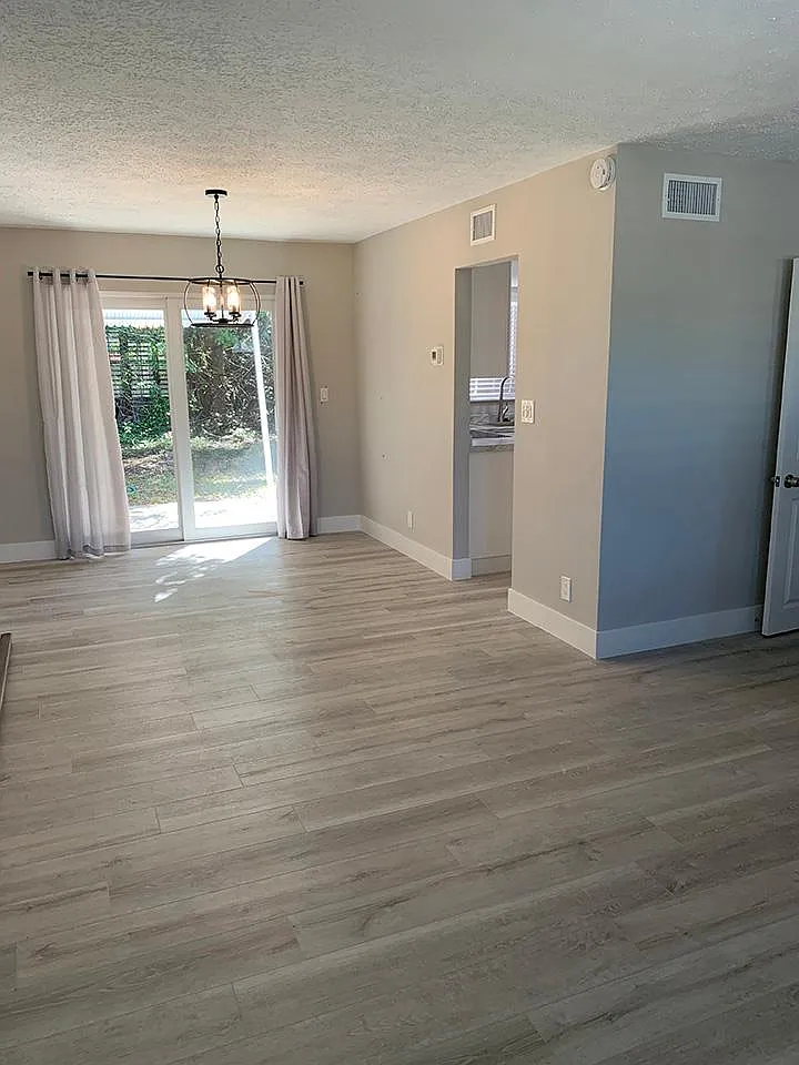 2 bed, 1.5 bath, 900 sqft, $2,200 — Photo 3
